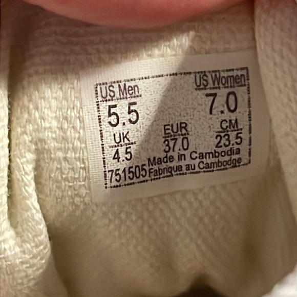 NEW. Vans suede Toepeach canvas. Womens size 7. - Picture 9 of 9